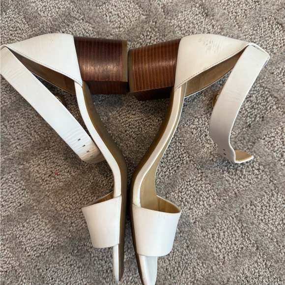 Michael Kors Elegant White Sandals - Picture 2 of 6